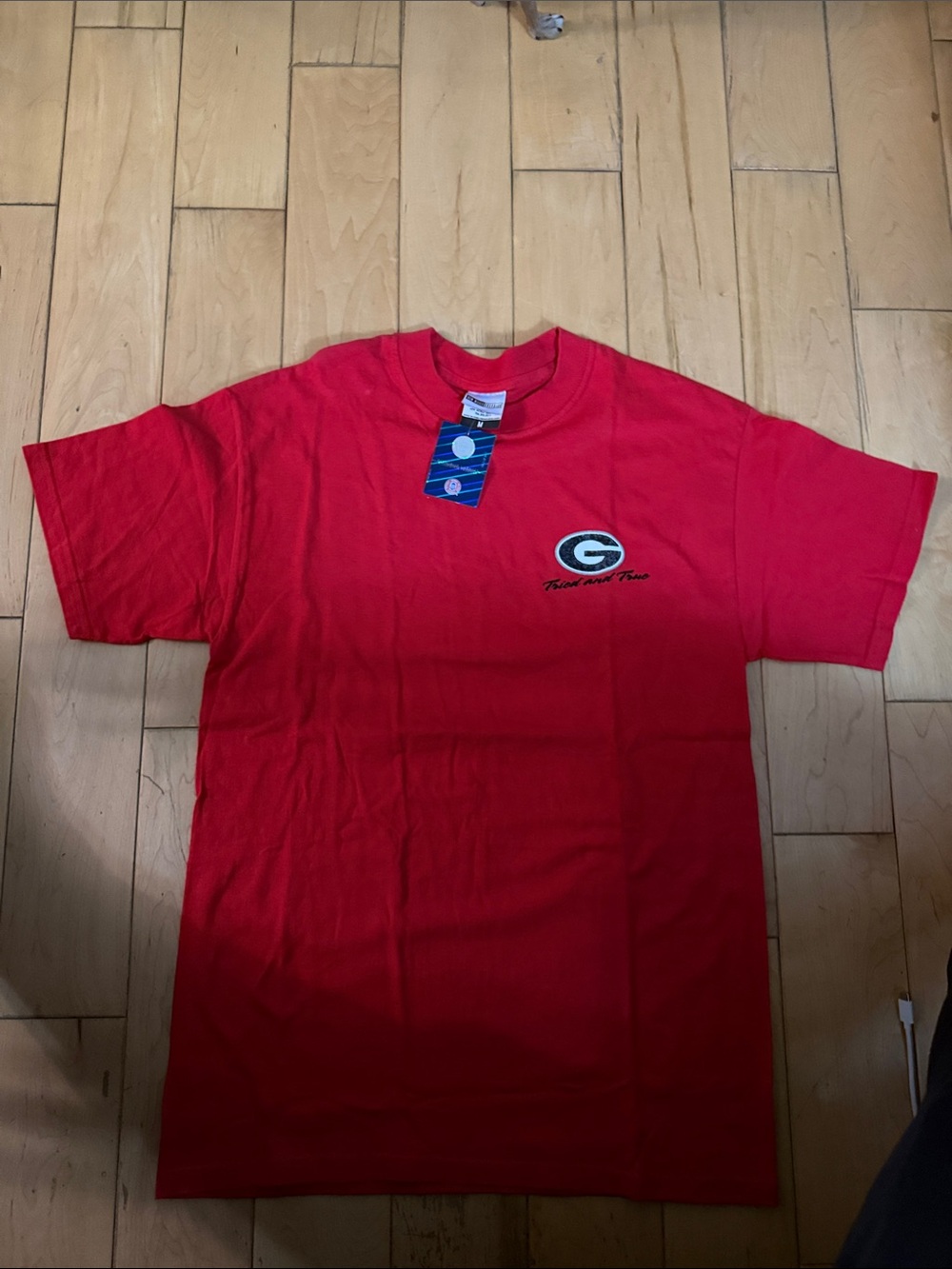 Red Short-Sleeve Men's Tee with Small 'G' Chest Emblem